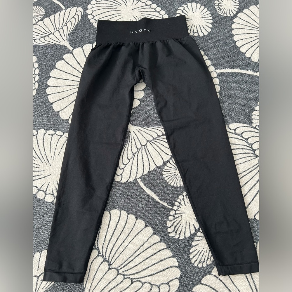 NVGTN Seamless High-Waist Black Leggings - Picture 5 of 5